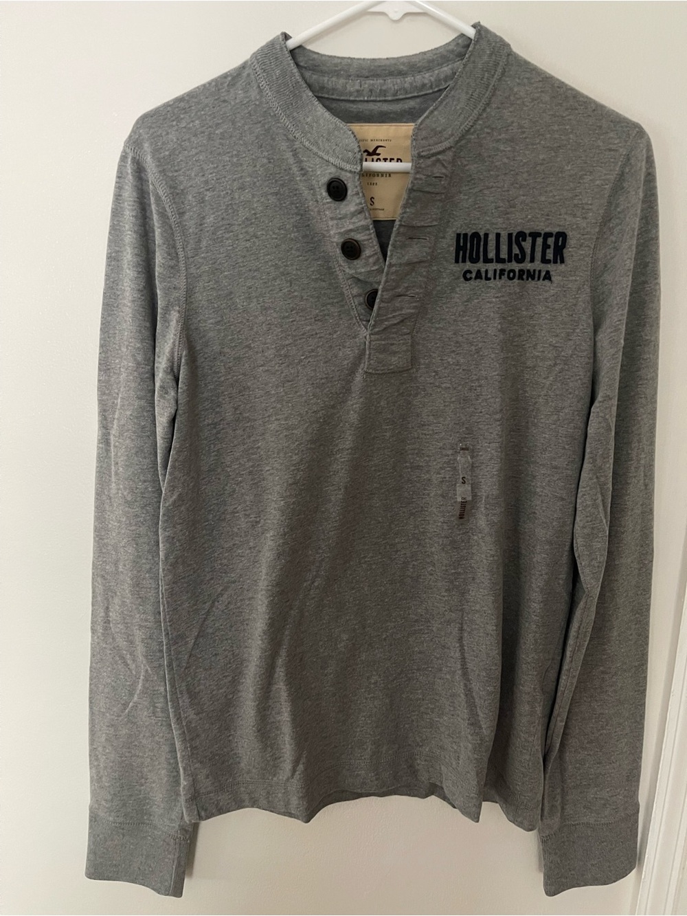 Hollister Men's Gray Long-Sleeve Henley with Button Placket